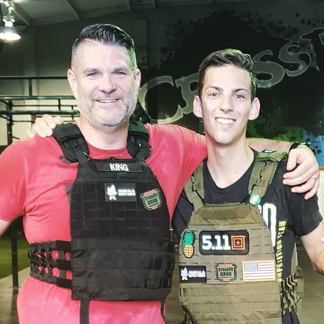 anthonymking's tweet photo. So... #WeightVestWednesday is a thing. #wearecfo #crossfit #crossfitOahu #weightvest #metcon #ohana #6amCrew https://t.co/PRVt3IT5uq #hnl https://t.co/34ceqVYRcj