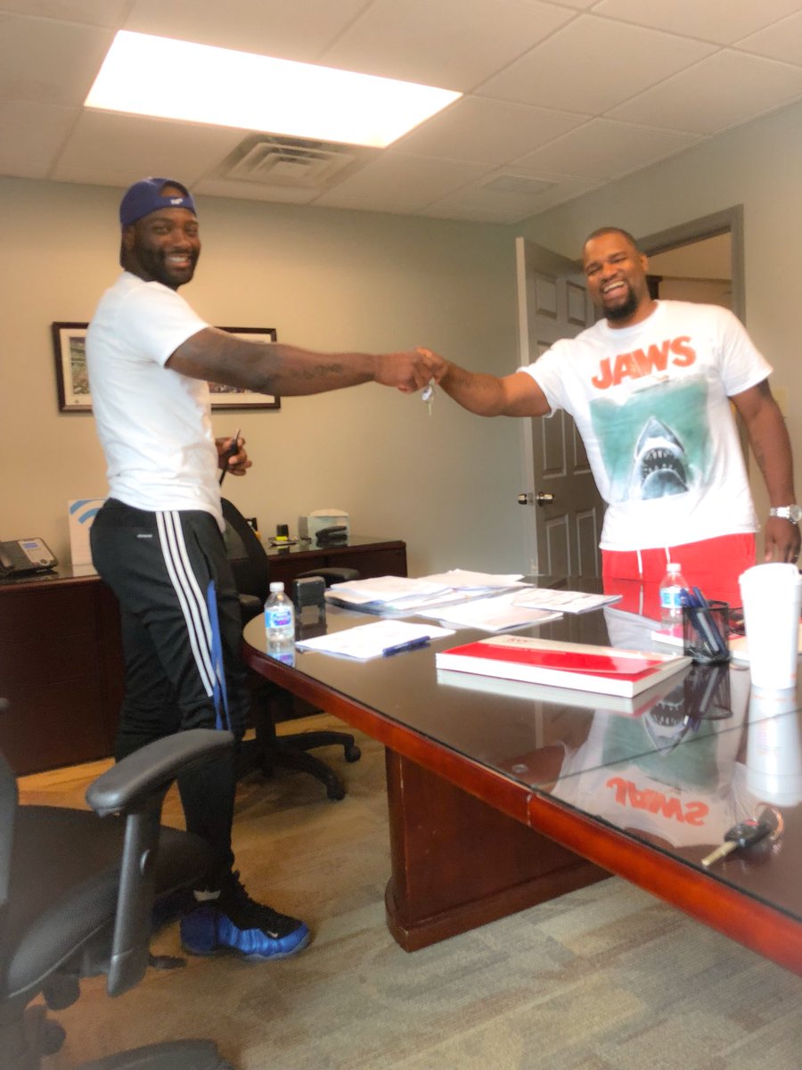 FollowFoster_'s tweet photo. I’m 25 &amp; I’m Officially A Home Owner 😌🙏🏾 https://t.co/68njooS3Y3