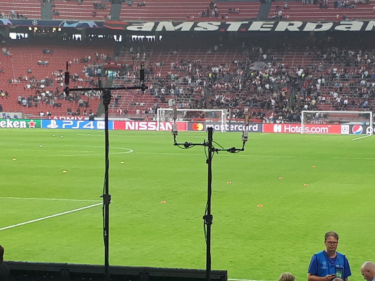 meesafca1971's tweet photo. @AjaxFancare mijn uitzicht van vandaag. Kan toch niet waar zijn dat ik hier voor betaal. Staan ineens masten voor mijn neus https://t.co/duAq2tBc6c