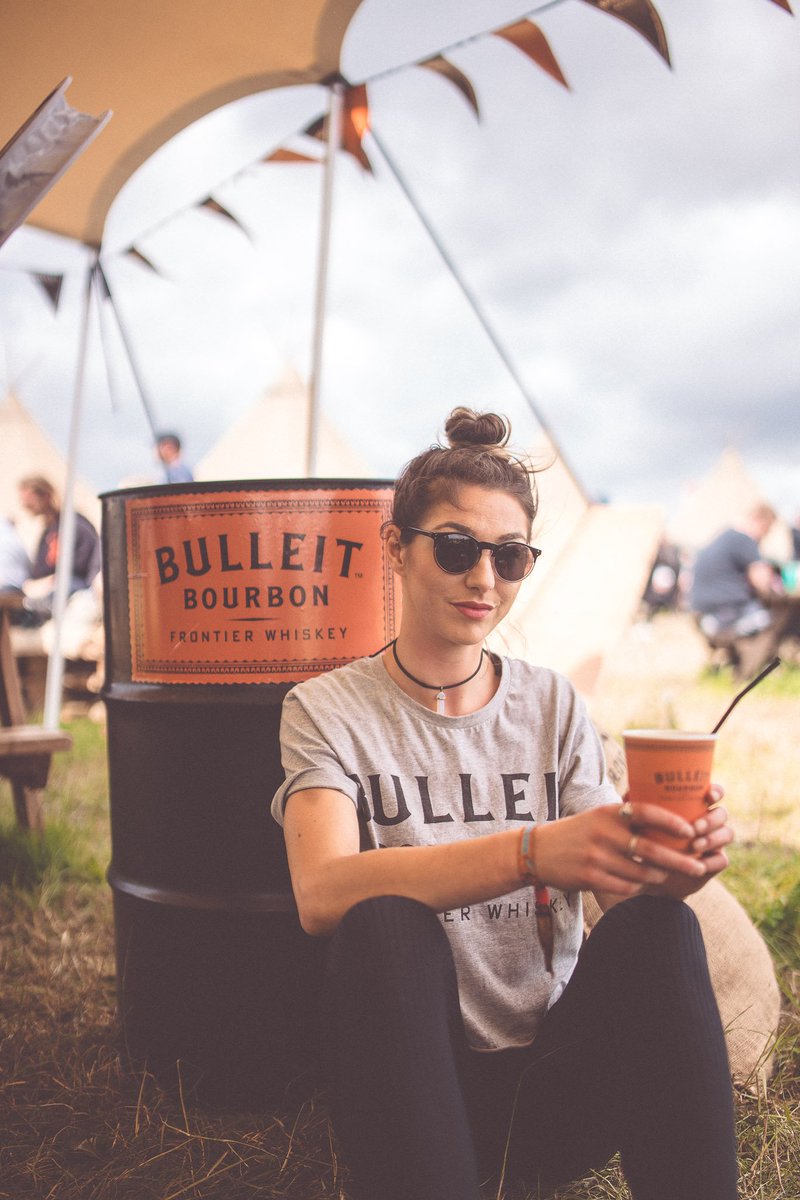 OfficialRandL's tweet image. Bulleit Bourbon Whiskey will be joining us again this year at Leeds 2018 rocking drinks across every bar and showing off its new look truck serving cocktails in the Guest Area. 🤘💛
