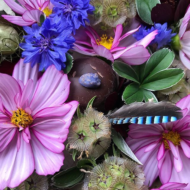 This possibly the sweetest chocolate I’ve ever received. It’s come all the way from Australia from my dear friend Mary <a href="/flower_bird/">Paula Langbein</a> and delivered by @sunday_cutbush a friendship born through Instagram. It seemed appropriate to surround this precious litt… ift.tt/2PqTSQe