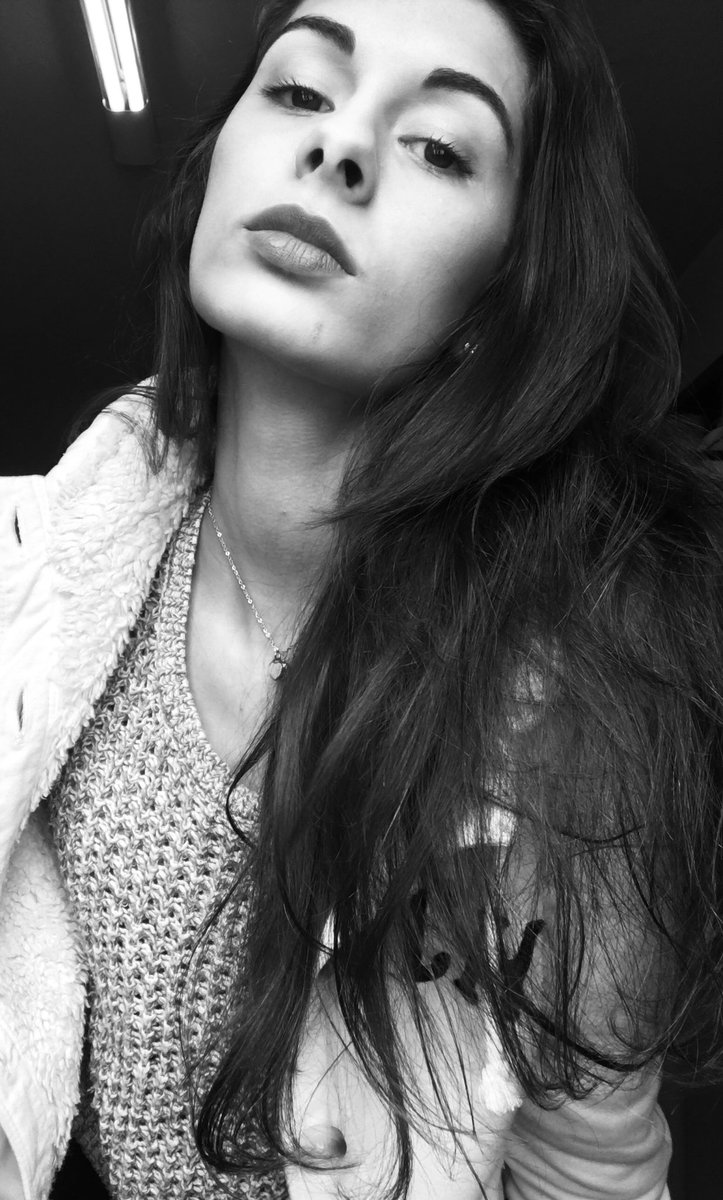 Me_NandaCunha's tweet photo. Exaltando o meu look de brechó 💕 #ModaSustentável #SouMegaModel Essa é pra musa inspiradora @bjdaglai 😍❤️ https://t.co/F25rcmv8th