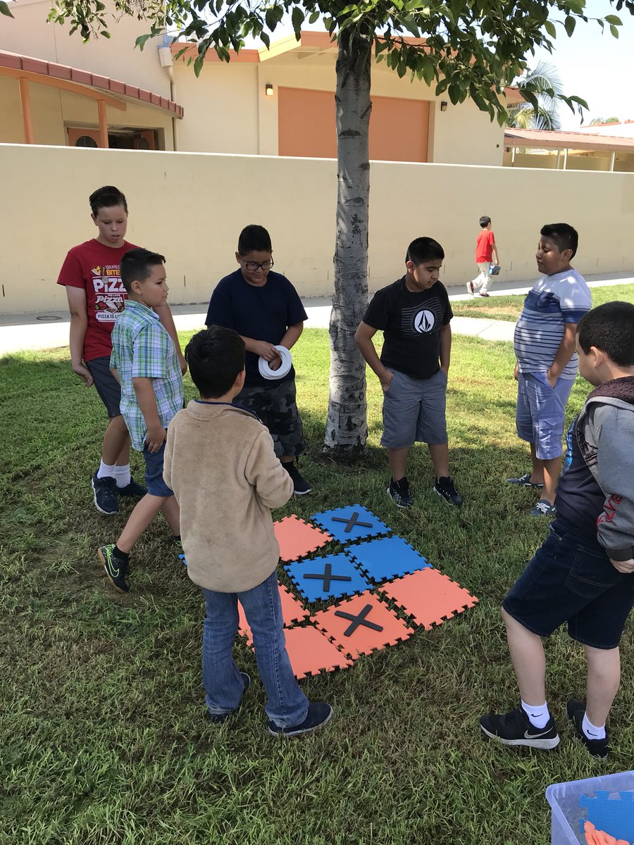 LasLomasSchool's tweet photo. The lawn games are a big hit for my upper grade students!! @LasLomasSchool @LHSchools #1Team1Vision #LearningisourBusiness https://t.co/4FdFxzMvGo