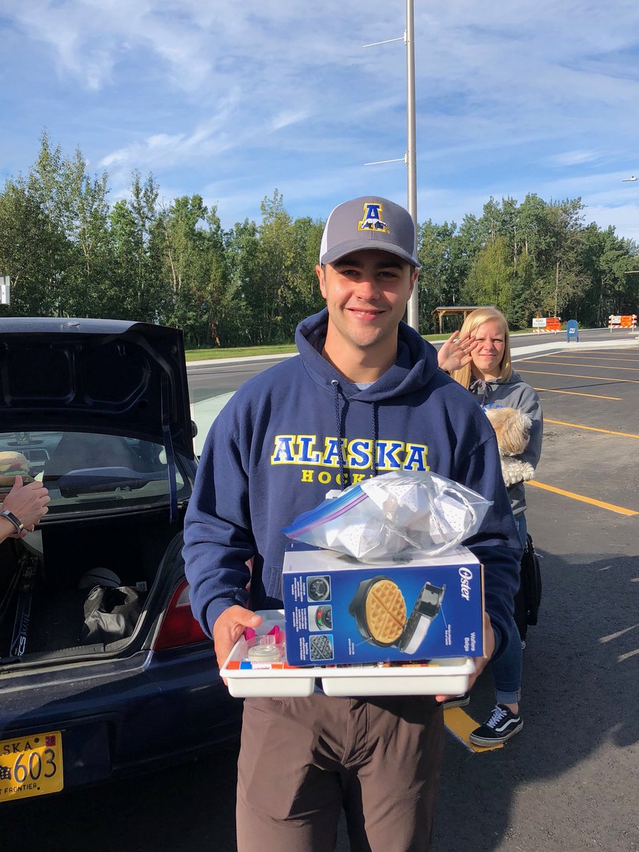NanooksHockey's tweet photo. Move-in Day Part II. Who’s excited to get the 2018-19 school year underway? Looks like @bblazer14 is! #NanookNation https://t.co/MeshzLuetl