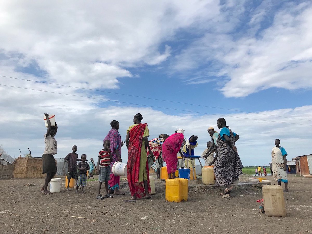 WVSouthSudan's tweet photo. Can you imagine? @WorldVision water treatment facility produces 300k litres of #cleanwater for Dengtoma IDP camp in #SouthSudan. The people said it reduced #waterborne diseases and kept the children healthy! #DFATD #MFAT #OFDA #Waterislife #ittakesaworld https://t.co/i4ofx9pxay https://t.co/RbRMdNVfJ9