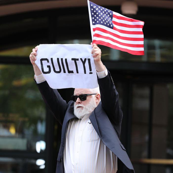 DlOSN4yV4AEIDIA?format=jpg&name=900x900