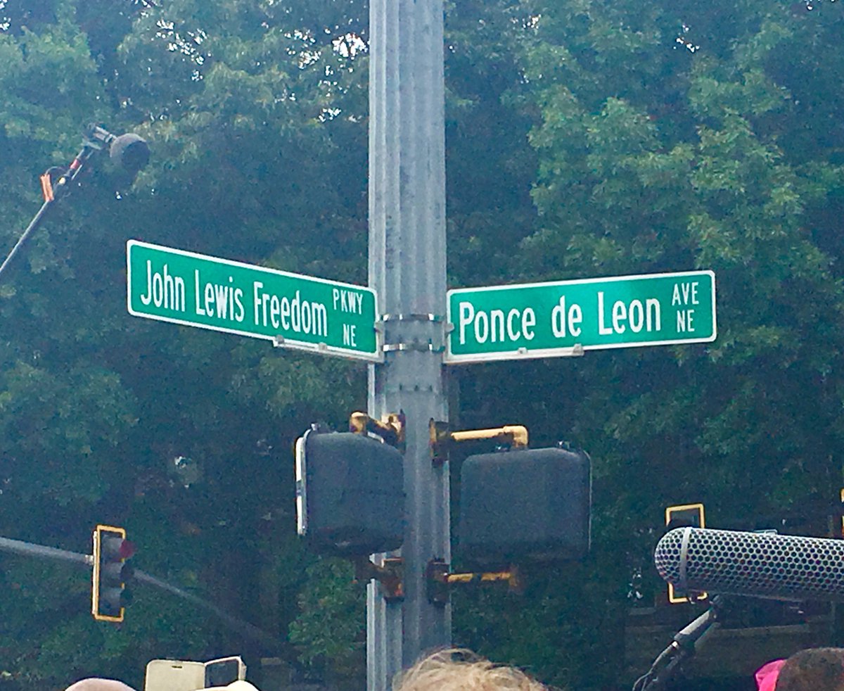 CityofAtlanta's tweet photo. It’s official!! #JohnLewisPkwy  #JohnLewisFreedom https://t.co/aE6Cs2z1p5