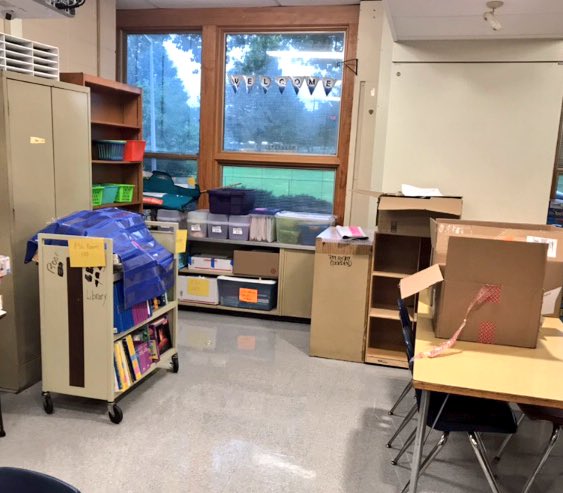 KatieLeslieESL's tweet photo. Before & After reading nook! Love a well organized learning space 🌏 #esl2018 https://t.co/7BwQFhkkL6