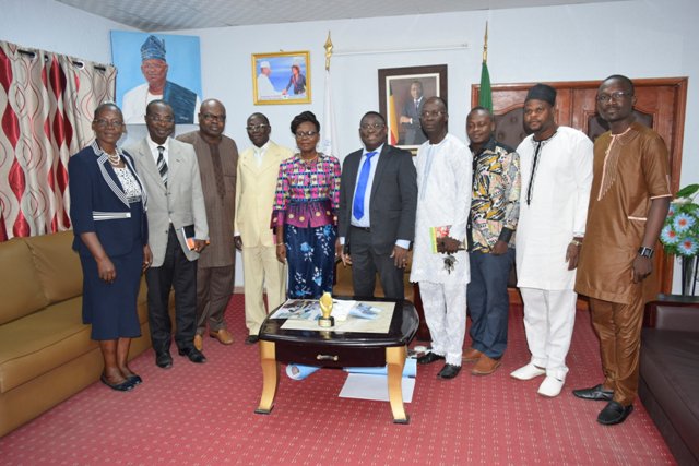 hcjbenin's tweet photo. La présidente de la Haute Cour de Justice a rendu ce mercredi 22 août 2018 une visite de courtoisie au Maire de Porto-Novo. Les échanges ont notamment porté sur le site devant abriter les locaux de la haute juridiction. #hcjbenin #wasexo #team229 #Benin https://t.co/Xofhcsknzy