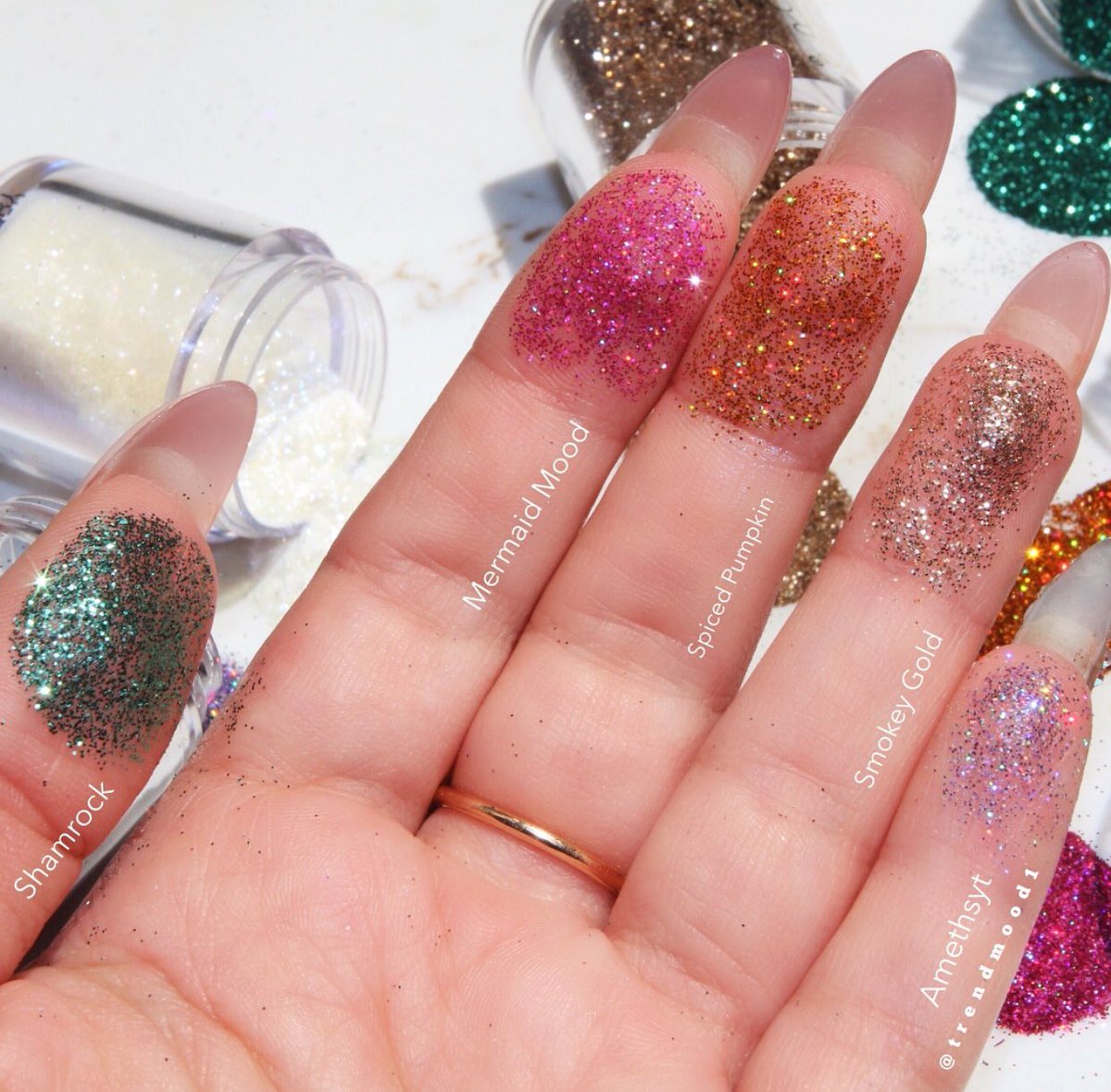 Trendmood's tweet photo. Available Now!!! 🚨✨ LINK ➡️ https://t.co/J06cLoxVMH Online @bhcosmetics *use code: TRENDMOOD 5% OFF 
NEW #GLITTERS ✨🌈 They Extending their #GlitterCollection with New Colors 🙌🏼😍 Loose Glitter $7 Each:
Shamrock 
Chameleon
Spiced Pumpkin 
Amethsyt
Mermaid Mood
Smokey Gold https://t.co/upmg2b5LOg