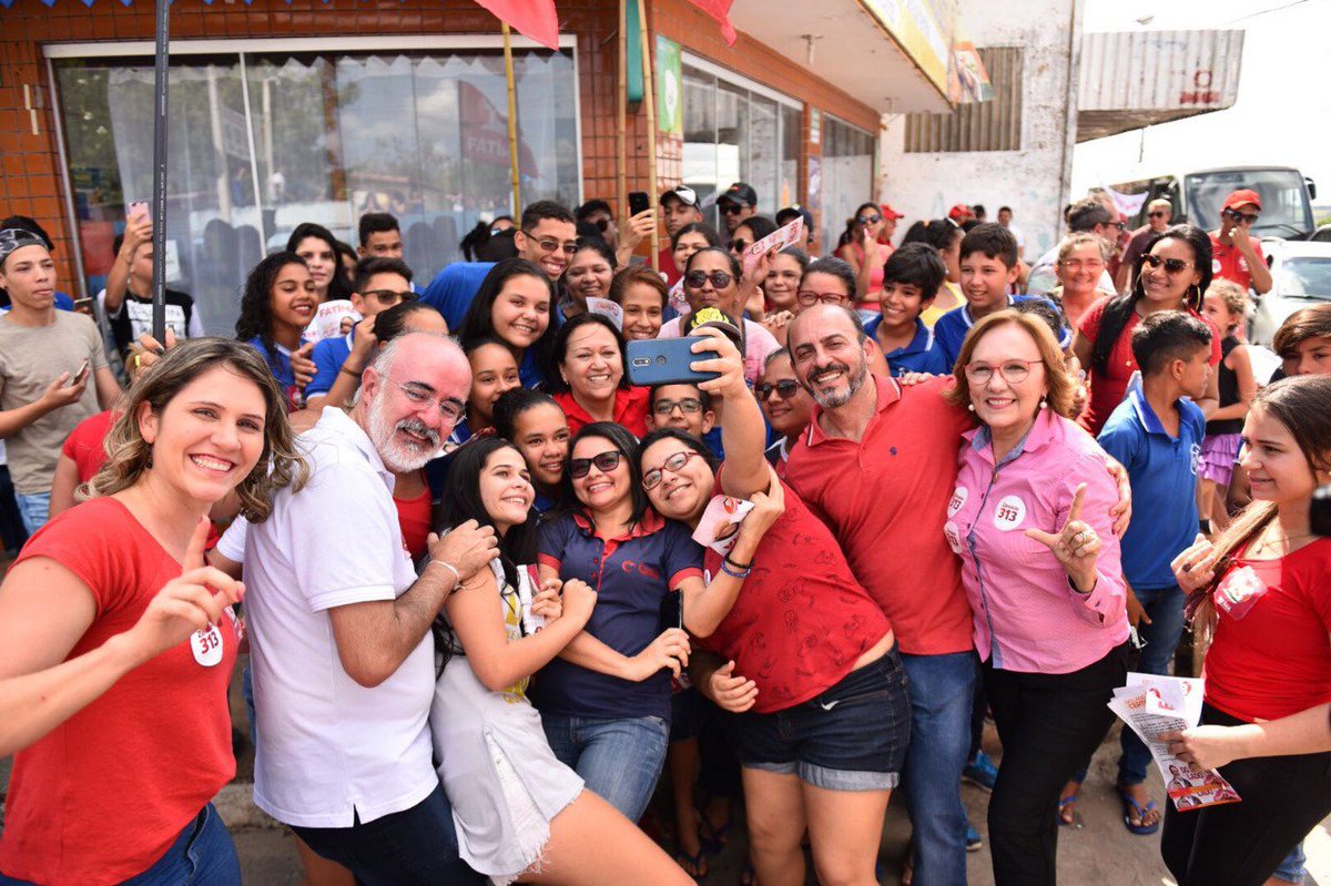 zenaidern's tweet photo. 🙋♀️🚩A caravana que o povo quer ver passar está a todo vapor! Zenaide, @fatimabezerra e @alexandre131rn arrastam multidões pelas ruas do Agreste Potiguar! Começou cedo e não tem hora pra acabar! #EquipeZ
#ZenaideSenadora313 #SenadoraDeLula #SenadoraDeFátima #FátimaPeloRN https://t.co/t2Efm2L9sM