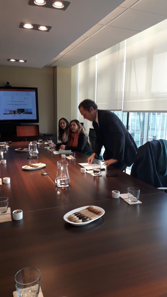 4e_chile's tweet photo. Hoy el equipo del Programa de Energía @4e_chile presentó la herramienta de medición: "Índice de Aceptación Social" a los proyectos a los gerentes de Sustentabilidad de empresas de @GeneradorasCL https://t.co/sWLYoDacFn