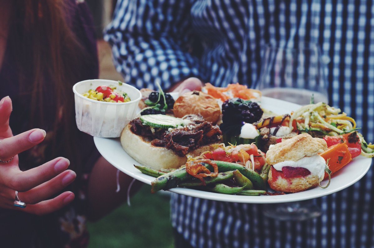 Who is ready for heaping plates full of food this weekend 🙋🏾‍♀️