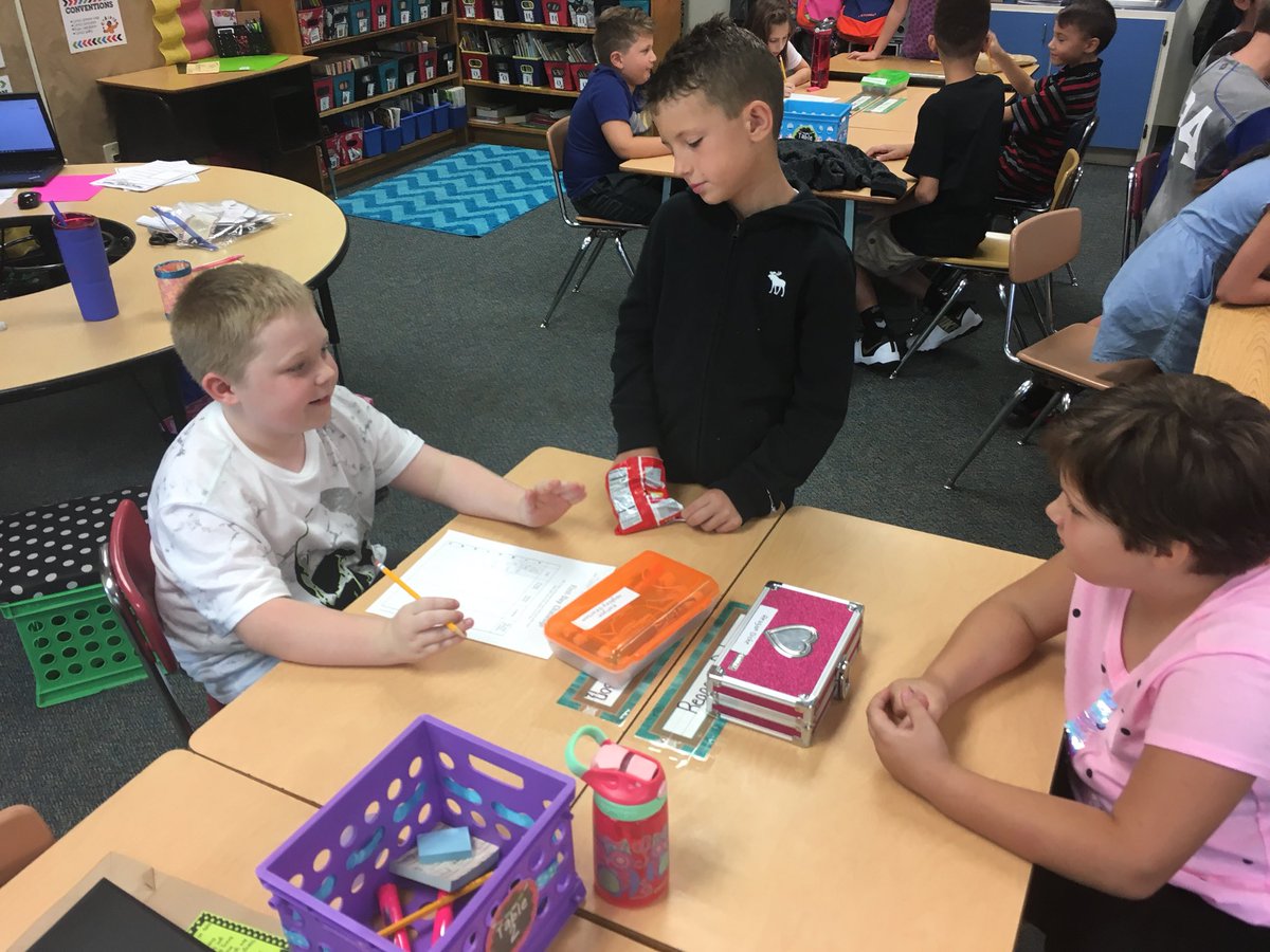 MrsVortherms3rd's tweet photo. Having a little fun with a first day of school challenge and working on our teamwork! #EmporiaProud #firstdayofthirdgrade @villeagles https://t.co/9aBTylnFFw