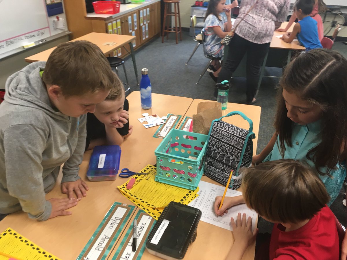 MrsVortherms3rd's tweet photo. Having a little fun with a first day of school challenge and working on our teamwork! #EmporiaProud #firstdayofthirdgrade @villeagles https://t.co/9aBTylnFFw