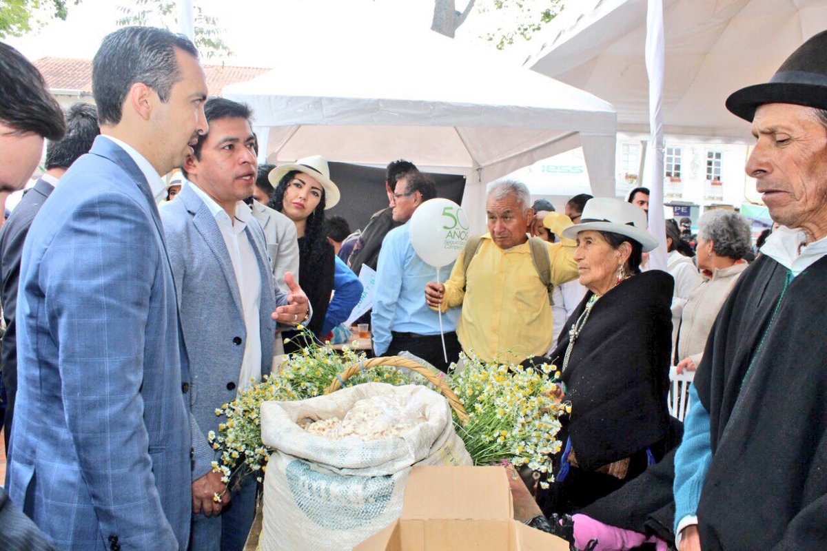 eleduja's tweet photo. .@IESS_Campesino en sus 50años es un logro histórico de la seguridad social del agricultor, ganadero, pescador, quienes son la fuerza productiva del país. En #Loja, nos reunimos la #ZonaSur a rendir homenaje a la institución que promueve justicia y solidaridad @ManoloRodasB https://t.co/vrbBZlH730