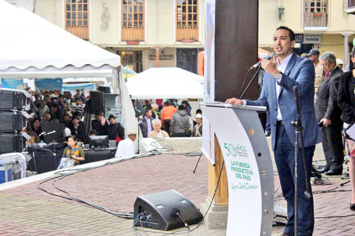 eleduja's tweet photo. .@IESS_Campesino en sus 50años es un logro histórico de la seguridad social del agricultor, ganadero, pescador, quienes son la fuerza productiva del país. En #Loja, nos reunimos la #ZonaSur a rendir homenaje a la institución que promueve justicia y solidaridad @ManoloRodasB https://t.co/vrbBZlH730
