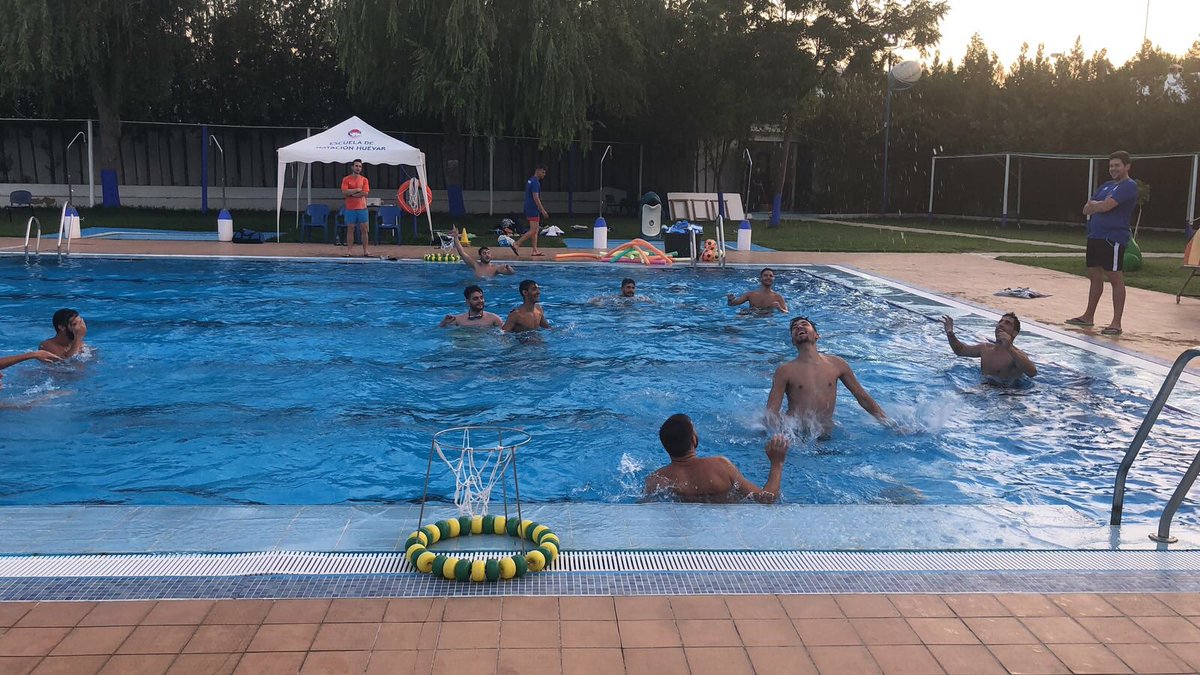 HuevarCF's tweet photo. Los senior siguen preparándose para el inicio de la temporada que será el proximo 16 de septiembre.
Nos gusta nuestro equipo que poco a poco van cogiendo el nuevo estilo. https://t.co/N6UjRJZ0UW