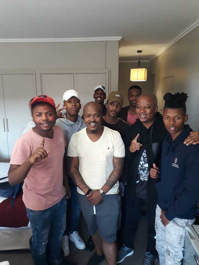 TR_Reginald97's tweet image. 😭 Such humble brothers 💝 @VetkukvsMahoota 🔞
Road to #SpringJumpOffCookOut  08 September 👑⚡