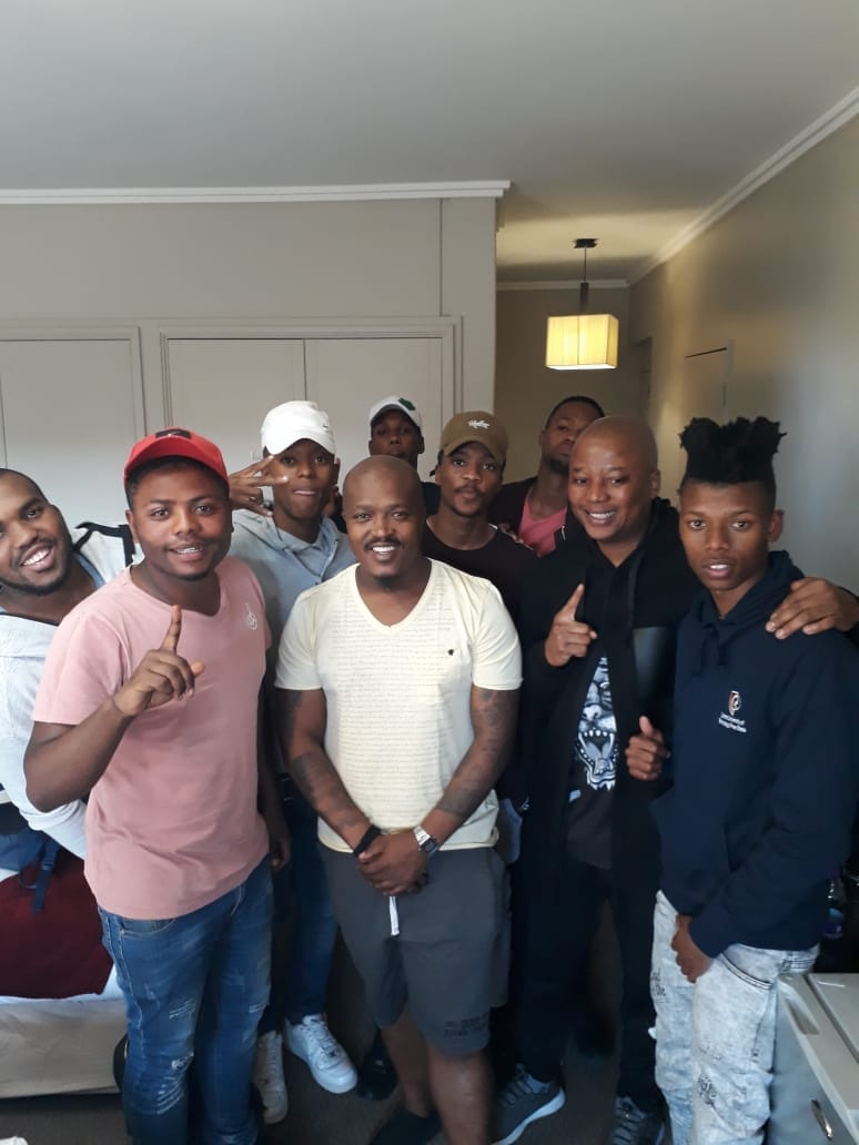 TR_Reginald97's tweet image. 😭 Such humble brothers 💝 @VetkukvsMahoota 🔞
Road to #SpringJumpOffCookOut  08 September 👑⚡