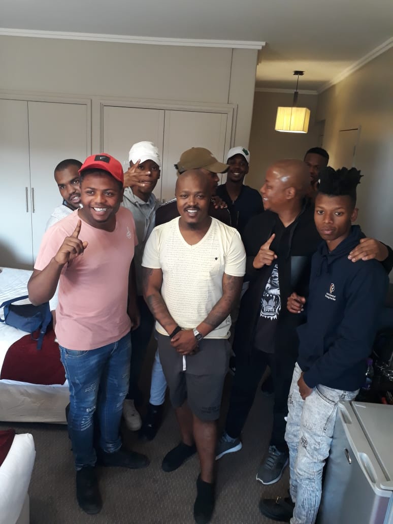 TR_Reginald97's tweet image. 😭 Such humble brothers 💝 @VetkukvsMahoota 🔞
Road to #SpringJumpOffCookOut  08 September 👑⚡