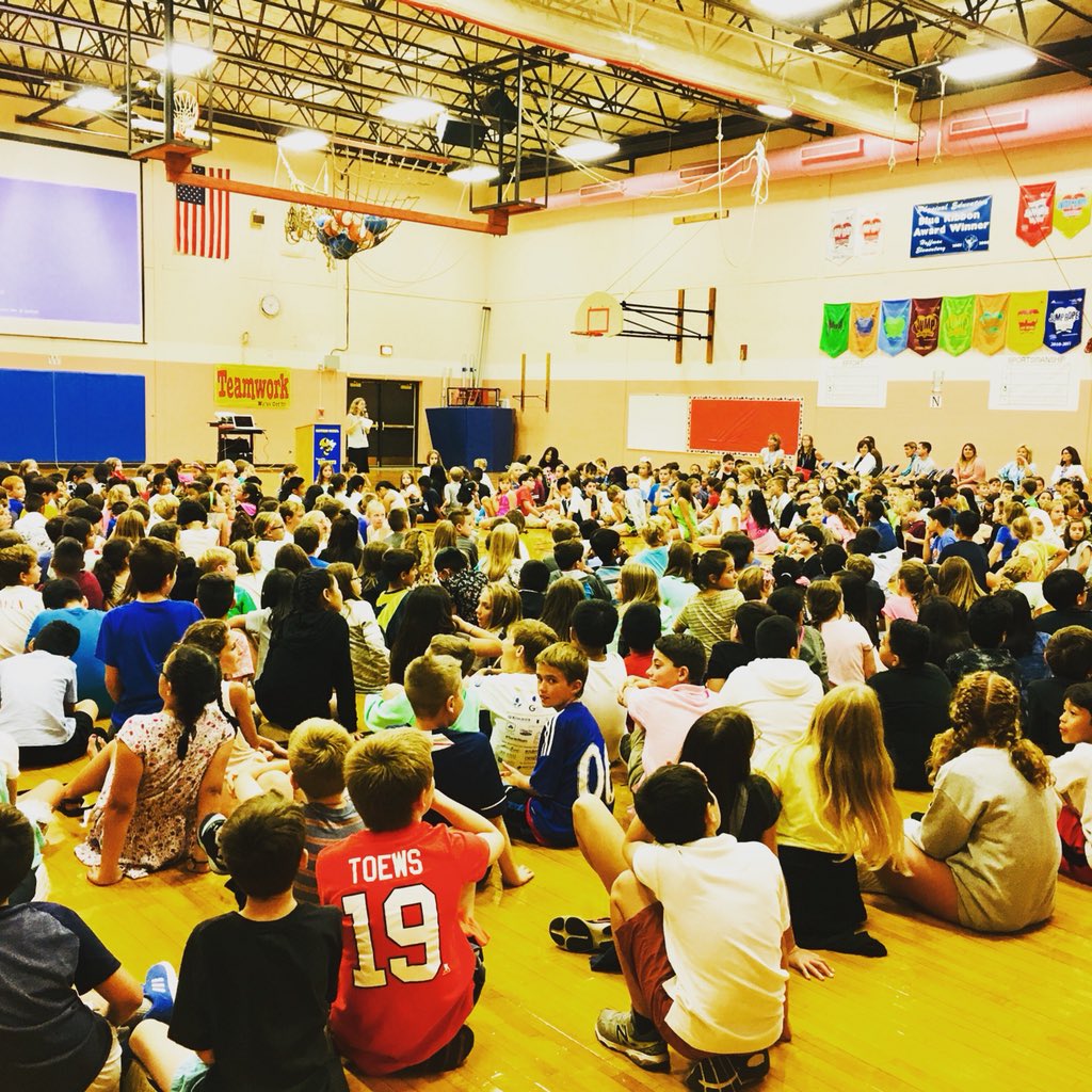This is what it looks like to be a #HoffmanHornet #weared34