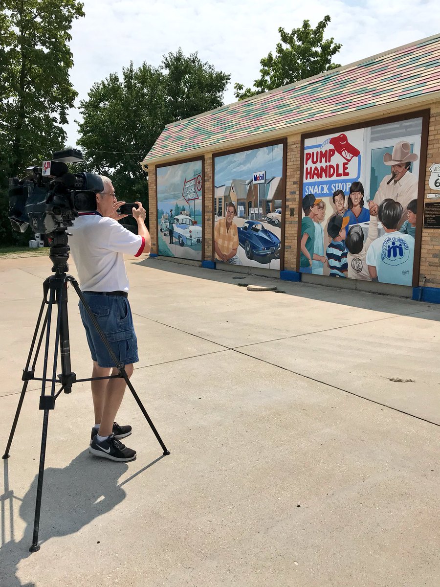 RachelMenitoff's tweet photo. @DavidMueth and I working on a story here in Cuba, MO aka Mural City! @ksdknews https://t.co/yzQkAxj24j
