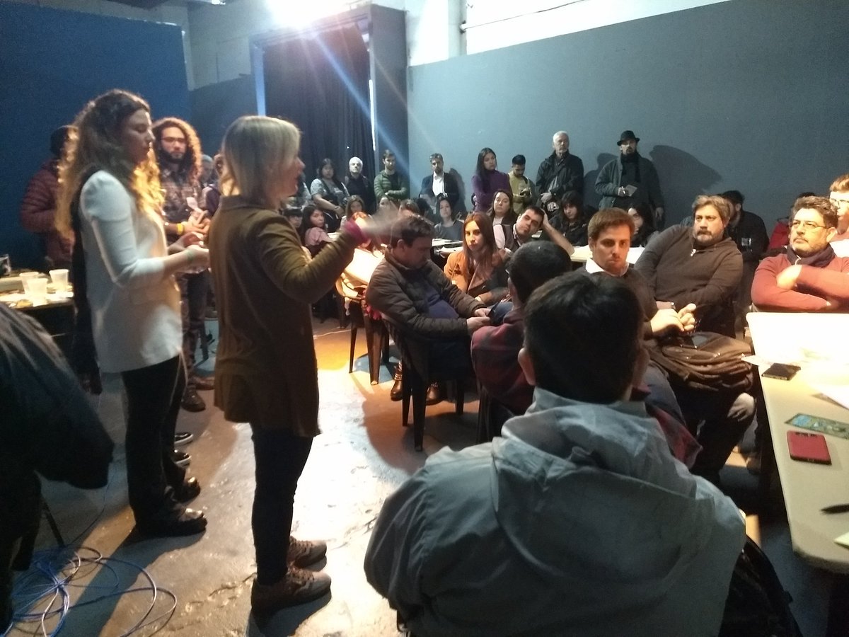 edisonburbanoOK's tweet photo. #MediaParty #HHBBA "Como deconstruir un medio" @Mariamrom @HacksHackersBA https://t.co/XMDI65Zx1Z