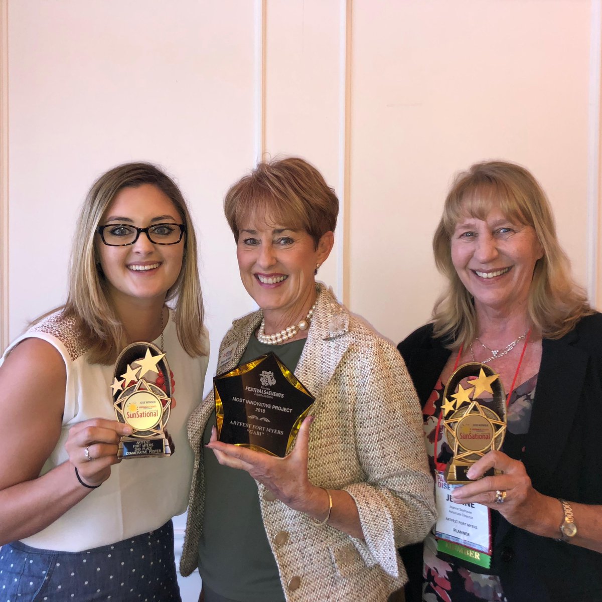 42ChatBots's tweet image. We're so excited about @ArtFestFtMyers win at #FFEA2018 - happy to support you with Gabi the #EventBot #eventprofs #eventtech