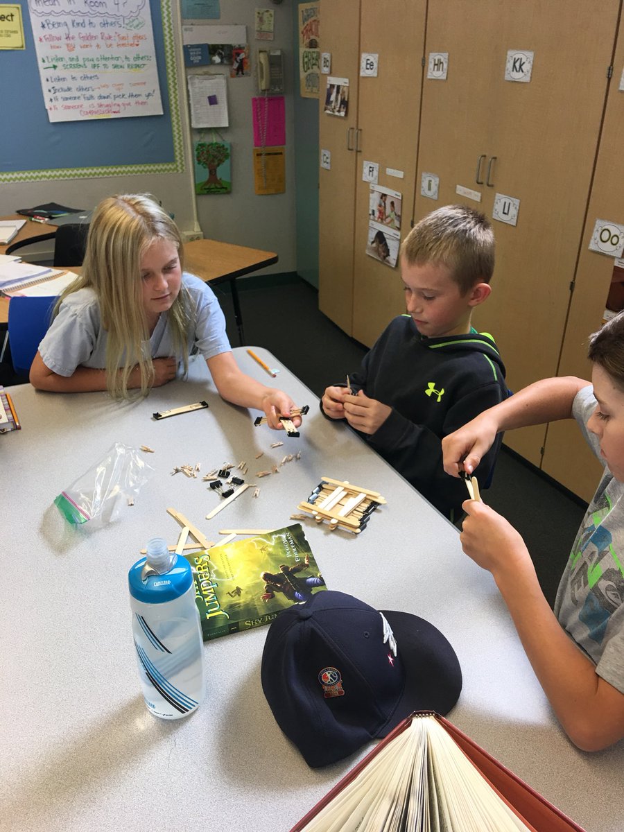 ElenaJudson's tweet photo. Who can build the tallest, stable, tower??! #stem #Pennpanthers @MrsOlufs 🏙💙💪🏼 https://t.co/bzGJJ8o6Zl