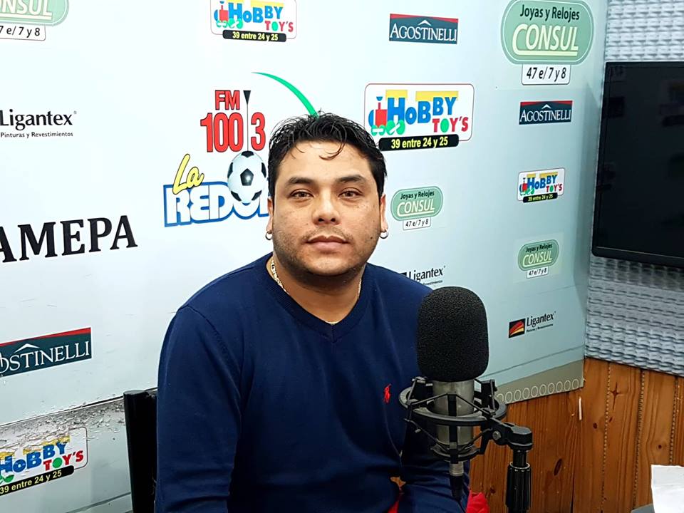 SiesterosRadio's tweet photo. Este miércoles recibimos la visita de un artista romántico y popular.
Nos visita el cantante santafesino @UlChino, que está presentando su nuevo disco, "Diferente". https://t.co/mu1cO2Cvfm