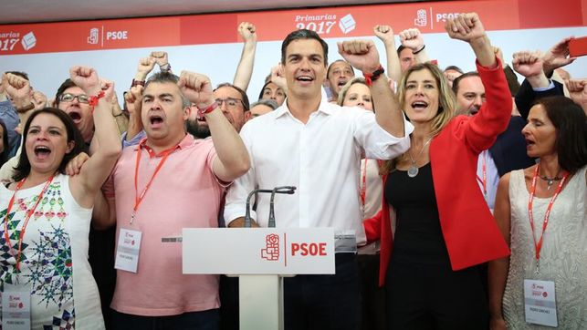 LasTaifas's tweet photo. Desenterrar a Franco mientras cantas La Internacional con el puñito en alto
Cómo se llama eso?
Reconciliación... https://t.co/1CfOMmxLOQ
