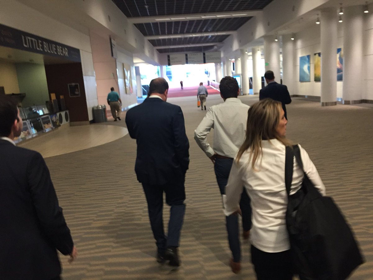 ByJohnFrank's tweet photo. Republican Walker Stapleton answered my questions as he left oil and gas conference.
This is what Congressman Jared Polis, the Democratic nominee, did โ he walked away and didnโt acknowledge my questions.
#copolitics #coleg #COGov https://t.co/Mb1Vaj51Id