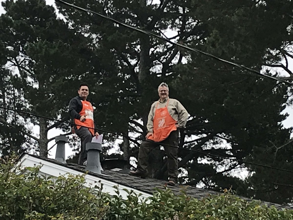 D30inAction's tweet photo. Team North Bay on roofing PII. Let’s get it installed! https://t.co/pfyeO5pnXa