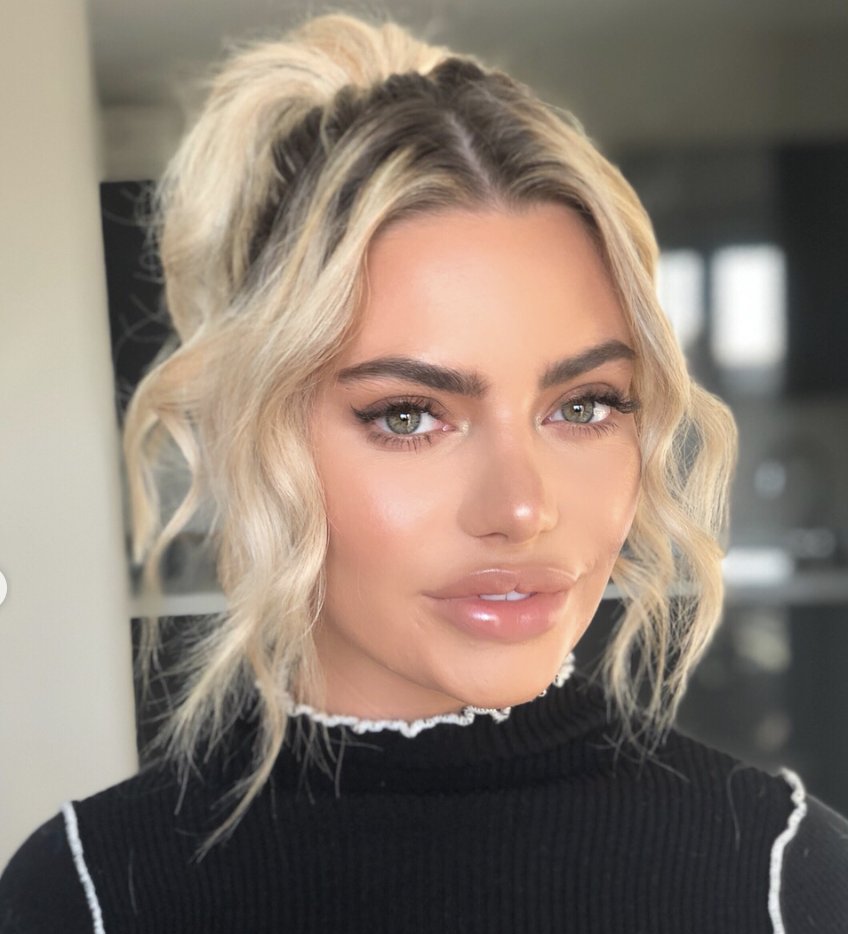Love Island BEAUTY <a href="/MeganBHanson/">Megan Barton-Hanson</a> rocking her good vibes only pony✨ Style the look with our Root Lifting Spray for major volume goals! Available at <a href="/BootsUK/">Boots</a> Hair by <a href="/iamjamesjohnson/">James Johnson</a>  #Makeyourmark #MarkHillHair