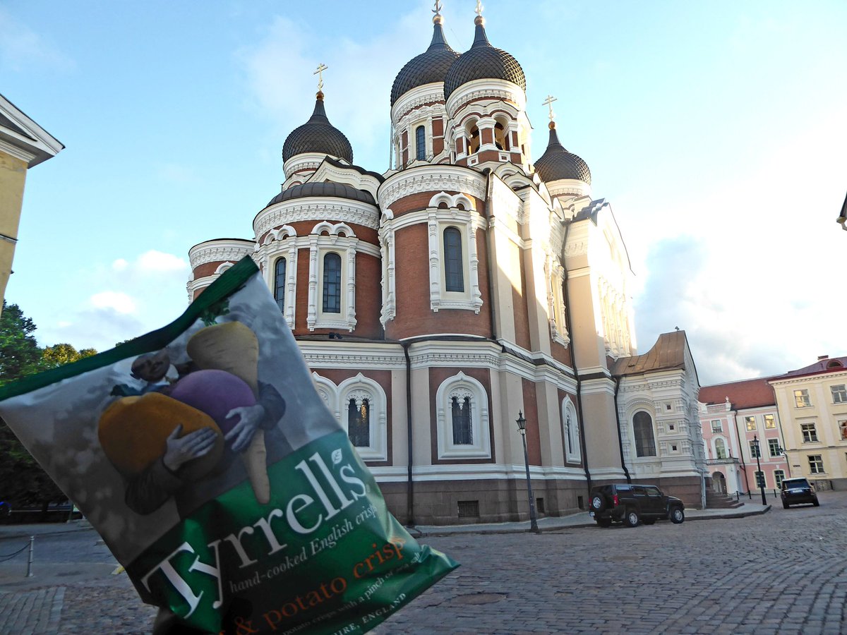 roshnip77's tweet photo. Tallinn โค @Tyrrells #absurdsights https://t.co/WInA74mpRw