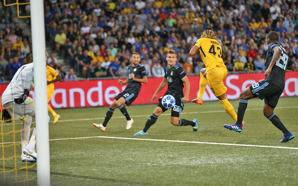 BSC_YB's tweet photo. Das frühe Tor und der Jubel! #YBDZ #BSCYB https://t.co/bZnbjxPpSH