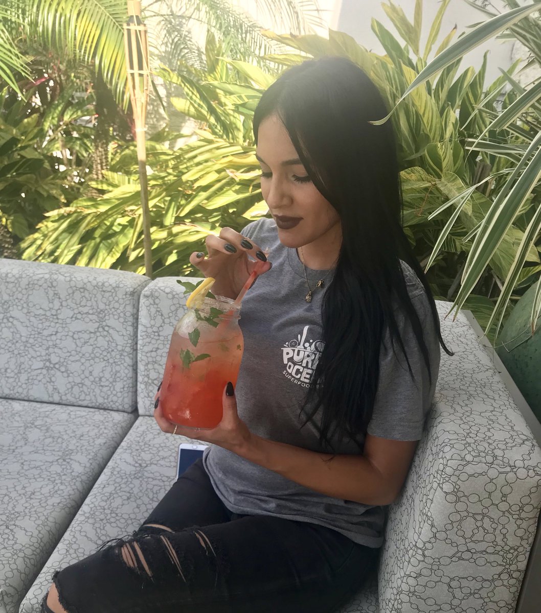purpleoceansfb's tweet photo. ☀️If you’ve missed us for breakfast don’t worry! Come snag a lemonade for lunch. Available at both locations!🤙🏽
. .
#purpleoceansuperfoodbar #pitayabowl #cbd #cannabis #orlando #açaibowls #açai #orlandofoodie #plantbased #florida #acai #acaibowls #foodtruck https://t.co/qwRP2SU9Kw
