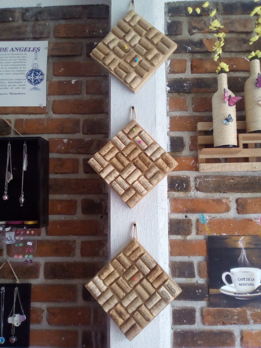 dcovi77's tweet photo. Qué es el upcycling?. También llamado suprareciclaje, es una alternativa sustentable para dar una segunda vida a materiales aparentemente sin uso y que serán desechados, esto a través del diseño y regresarlos en una nueva forma y contribuir al cuidado del medio ambiente. https://t.co/z5IT7YwO5t