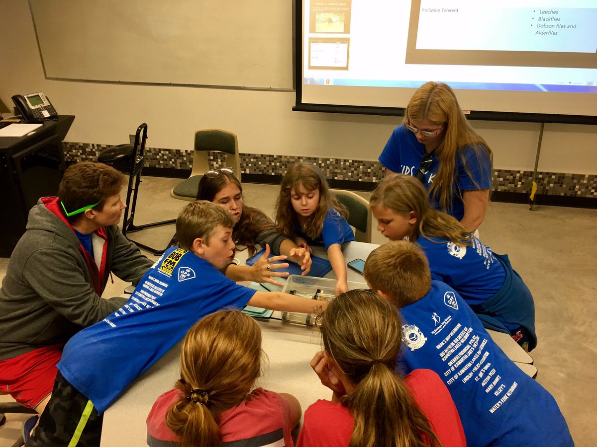 KLPSCSO's tweet image. Kids N Kops 2018 are lucky to have been invited to @FrostDeanBrett where Danny &amp;amp; Brooke are sharing such great knowledge &amp;amp; activities with our campers #EnvironmentalExperts #PredatorOrPrey  @BBBSKLH