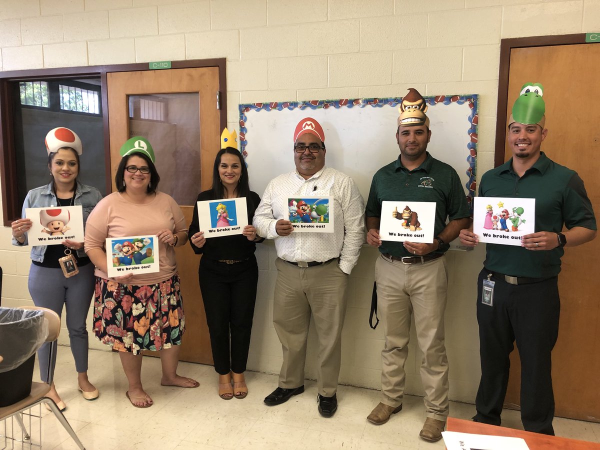 ESC1_STEM's tweet photo. Team the Leftovers broke out with 0:03 left!! #LyfordTechBash @ESC1_LRI @betzvela https://t.co/ai9zQdFVx4