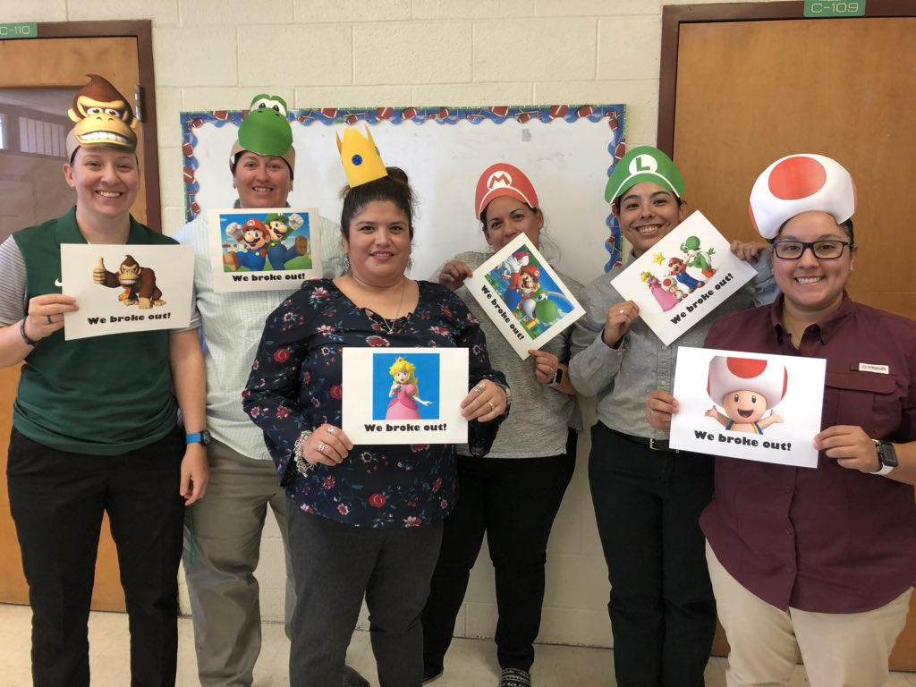 ESC1_STEM's tweet photo. Team #CrumbInCrumbOut broke out with a whopping 2:40 left!! They also won the day!! #LyfordTechBash @ESC1_LRI @betzvela https://t.co/nHsNeV0PLT