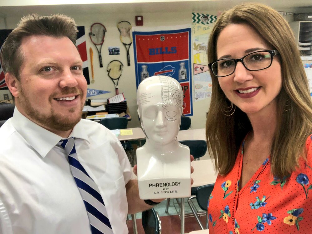 mendi_camacho's tweet image. Psychology PLC! And an original psych textbook written by the very first Psychology teacher, William James, in 1890...which is super cool! #VCSPLC #GreenAndGrowing