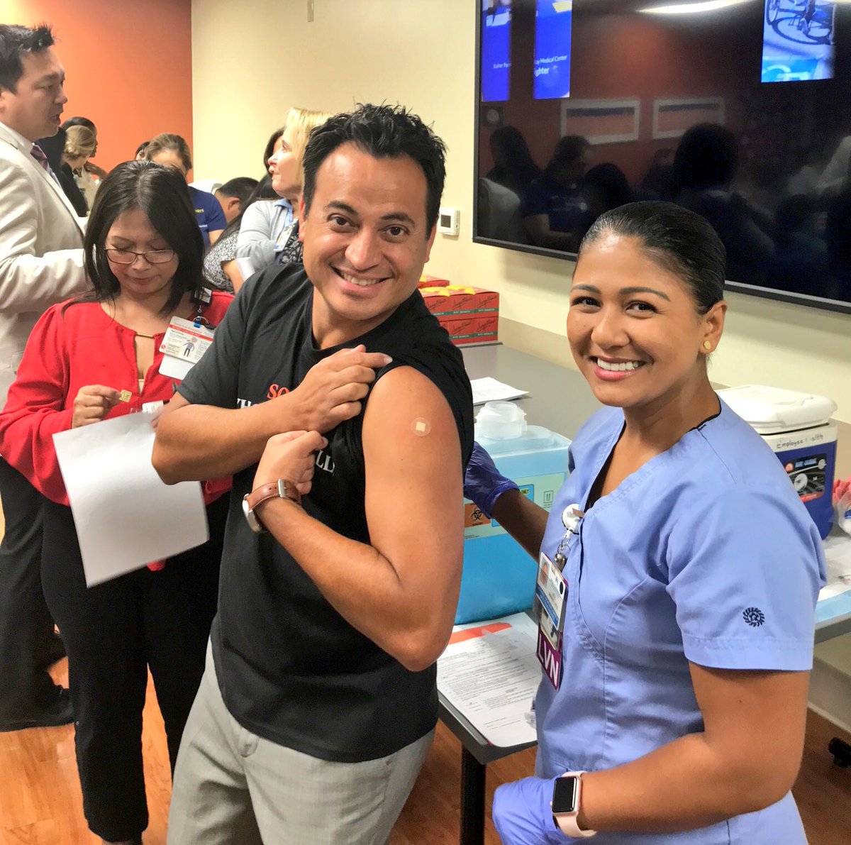 The best way to fight the #flu is to get the #flu shot! Thanks @KPSouthBay #FLUBUSTERS! #SaveLives #FluFighters