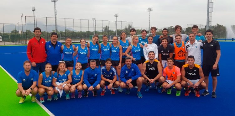 ArgFieldHockey's tweet photo. LOS SELECCIONADOS SUB 18 Y UNA NUEVA CONCENTRACIÓN EN MAR DEL PLATA DE CARA A @BuenosAires2018 👉 https://t.co/a8BfcJ8mLw https://t.co/TvHcBEUdSJ
