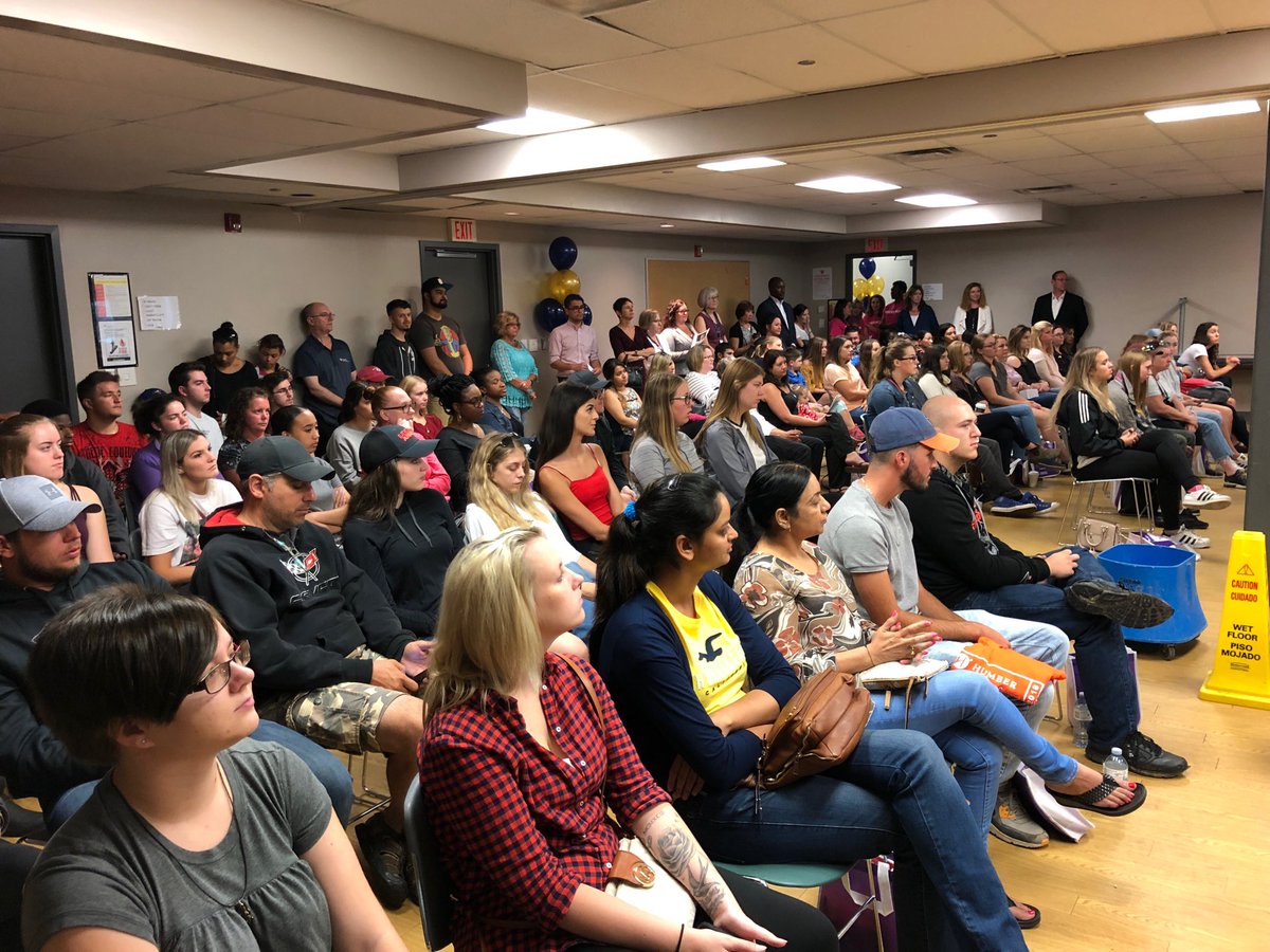 humberpresident's tweet photo. A great turnout at the Orangeville campus for our first day of fall orientation! #welcomestudents ⁦@HumberOteam⁩ https://t.co/oHIXOuKXXS
