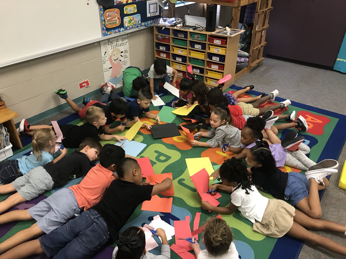 MrsCooperMBE's tweet photo. Today’s goal was to keep the tiny humans alive while we learn how to use scissors safely. #Kindergarten #MBEbears #IamHumble #back2MBE https://t.co/MlK0lNSiYr