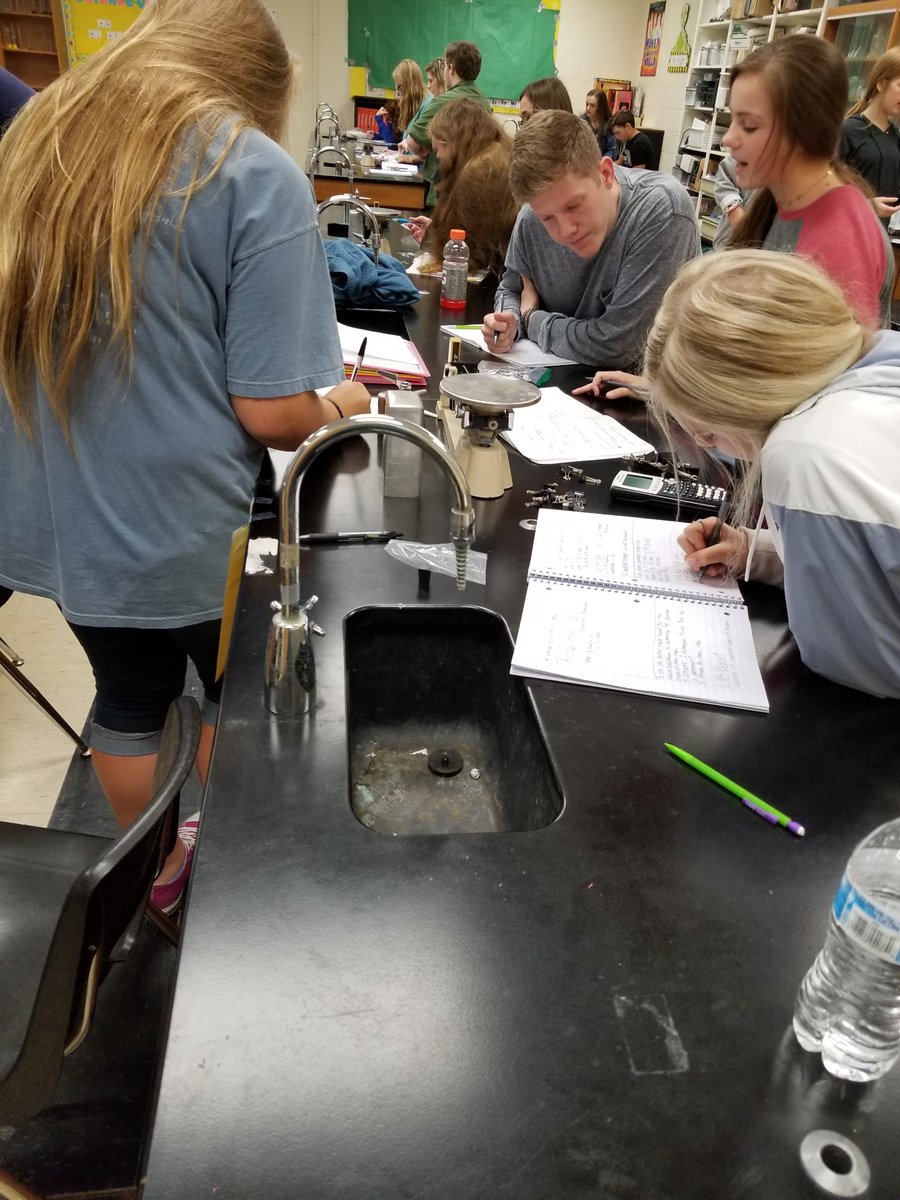 high_hhs's tweet image. Chemistry students determining the weighted average mass of various samples.#HHS #TeamDCS