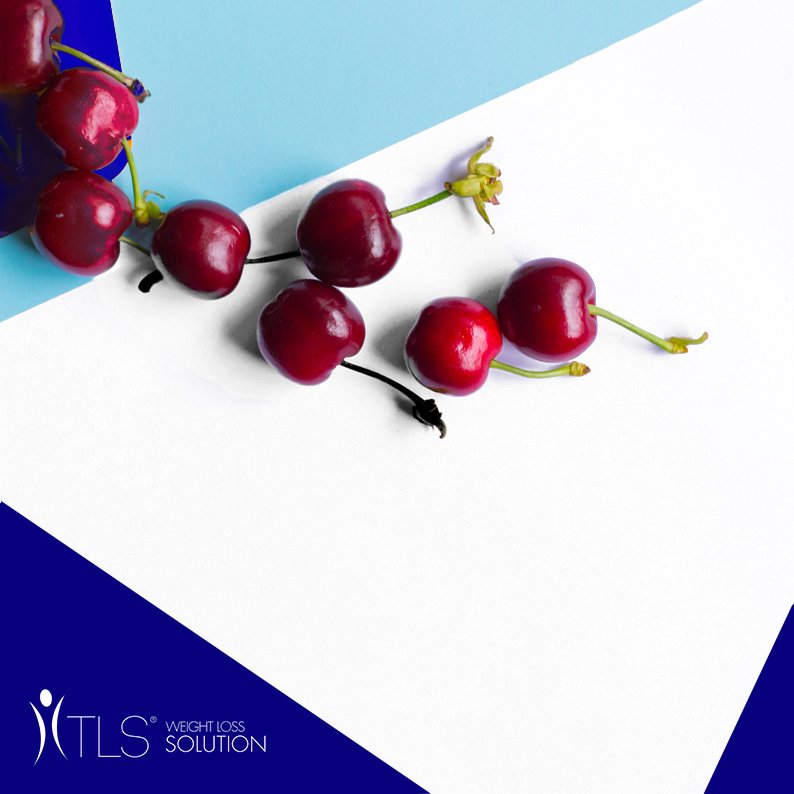 TLSWeightLoss's tweet image. 🍒 Did you know? 🍒
 
Adding tart #cherries to your post-workout TLS® Shake can help boost your #workout AND #recovery! 🙌The anthocyanin content can improve performance by increasing peak oxygen availability, while the flavonoids have anti-inflammatory effects.