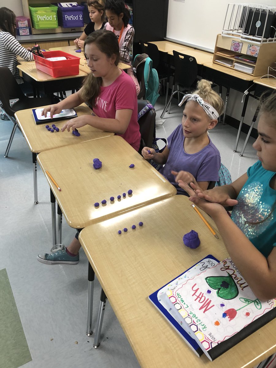 MrsZamorasclass's tweet photo. Breaking up wholes to represent decimal numbers @BillHasseElem  @Hilton4Hasse  #leapingintothenewyear #decimalsandplacevalue #welovemath https://t.co/5yugvXUSnU